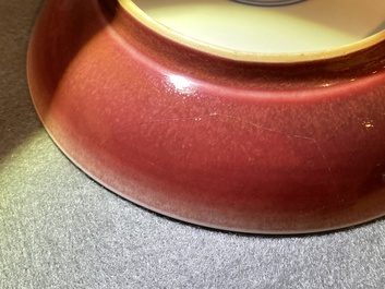 Une coupe en porcelaine de Chine au dos en rouge de cuivre, marque et poss. &eacute;poque de Yongzheng